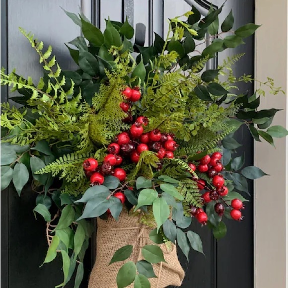 WINTER / HOLIDAY BASKET WREATH - Picture 2 of 4